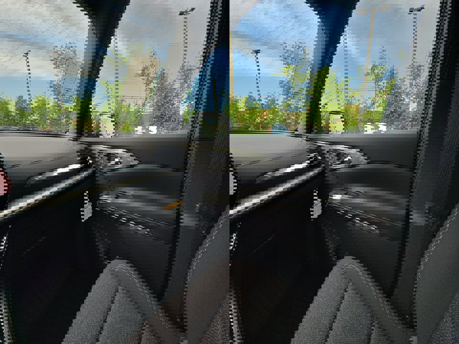 New 2025 Chevrolet Traverse LT w/ LPO, Floor Liner Package image 35