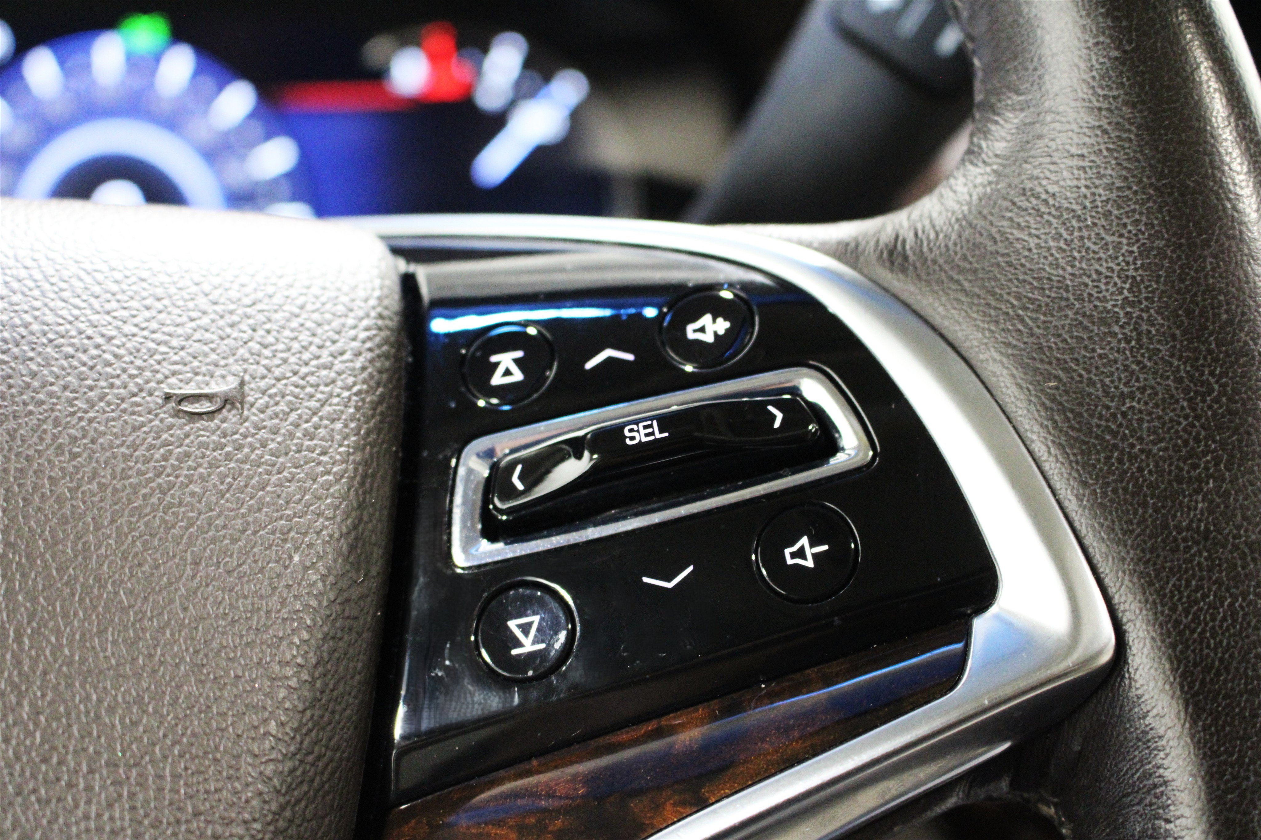Used 2016 Cadillac Escalade Luxury AWD/4WD image 13