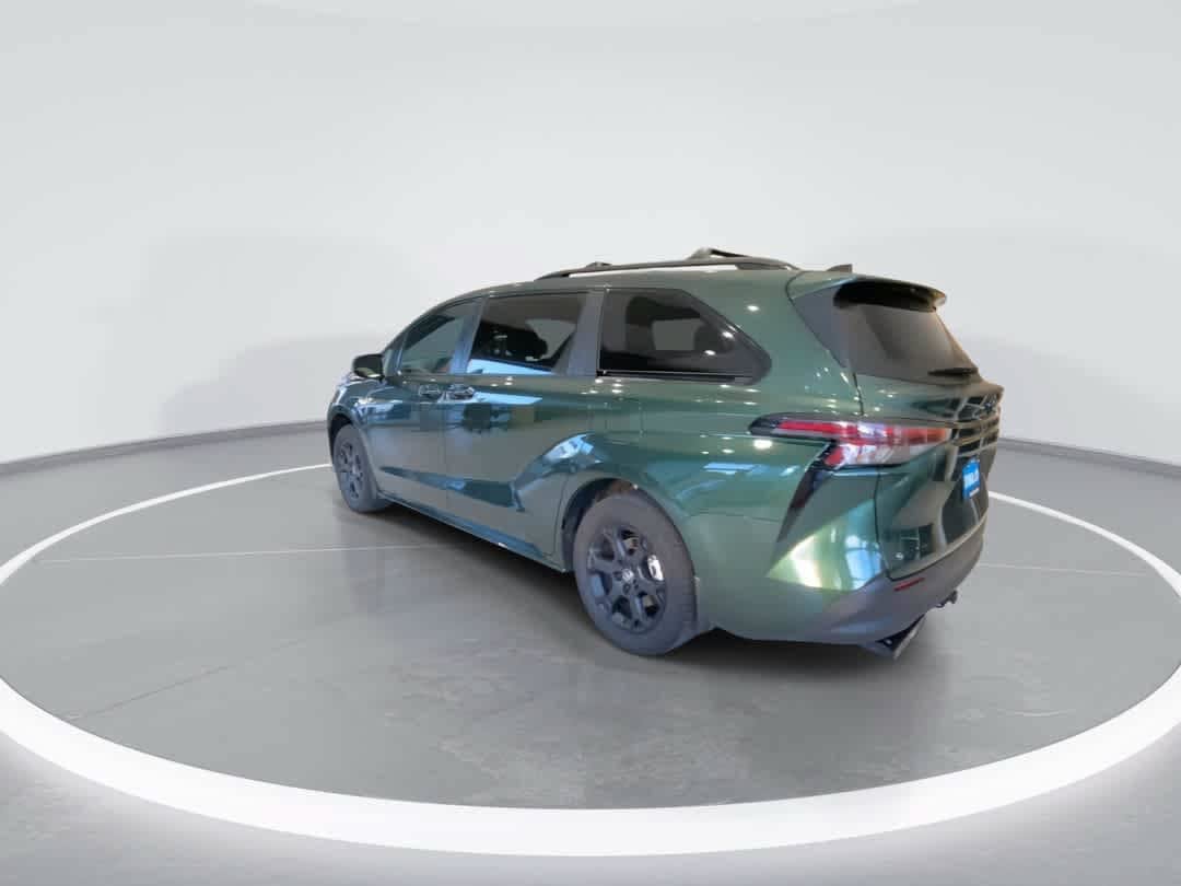Certified 2025 Toyota Sienna XLE Woodland Edition AWD/4WD image 6