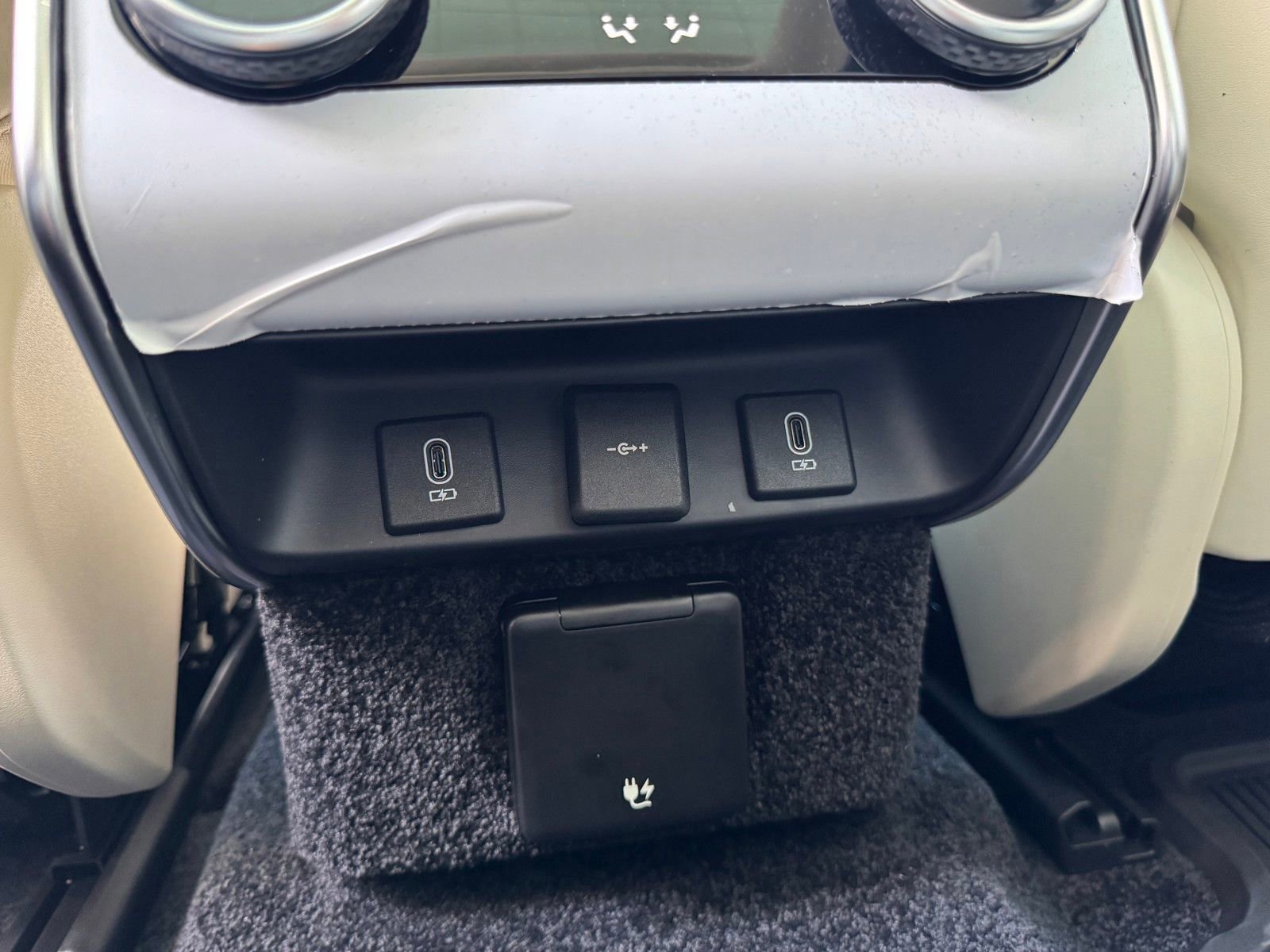 New 2026 Land Rover Range Rover SE image 22