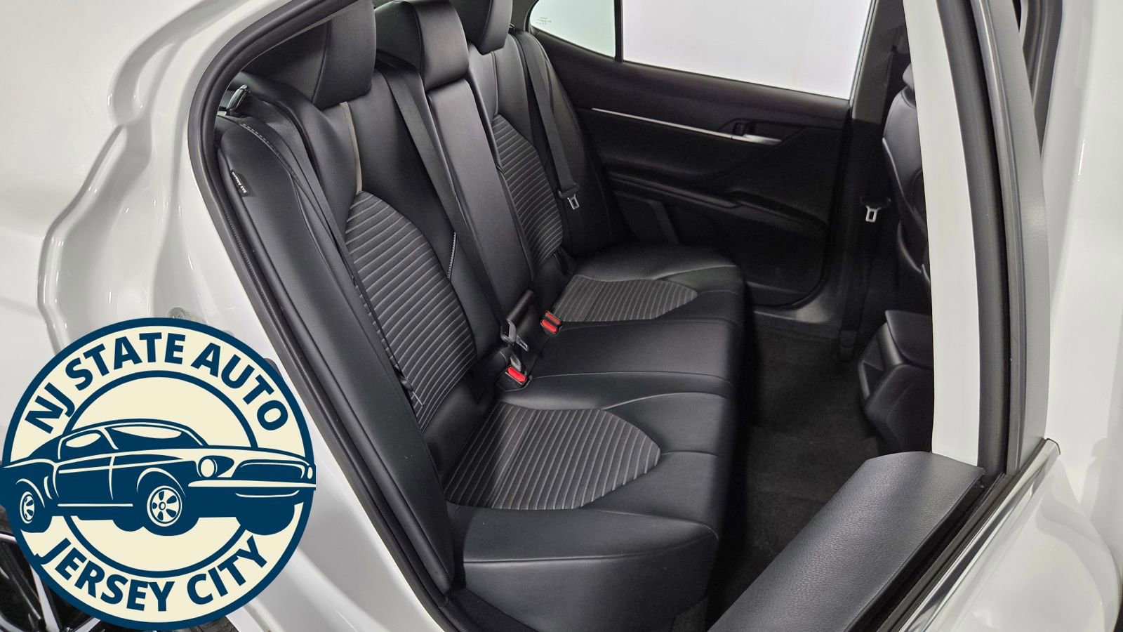 Used 2024 Toyota Camry SE image 29