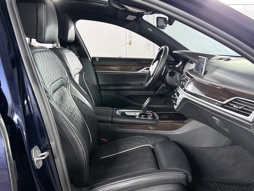 Used 2022 BMW 750Li xDrive AWD/4WD image 30
