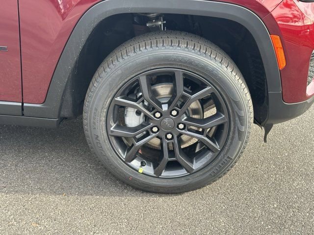 New 2025 Jeep Grand Cherokee Limited w/ Trailer Tow Package image 14