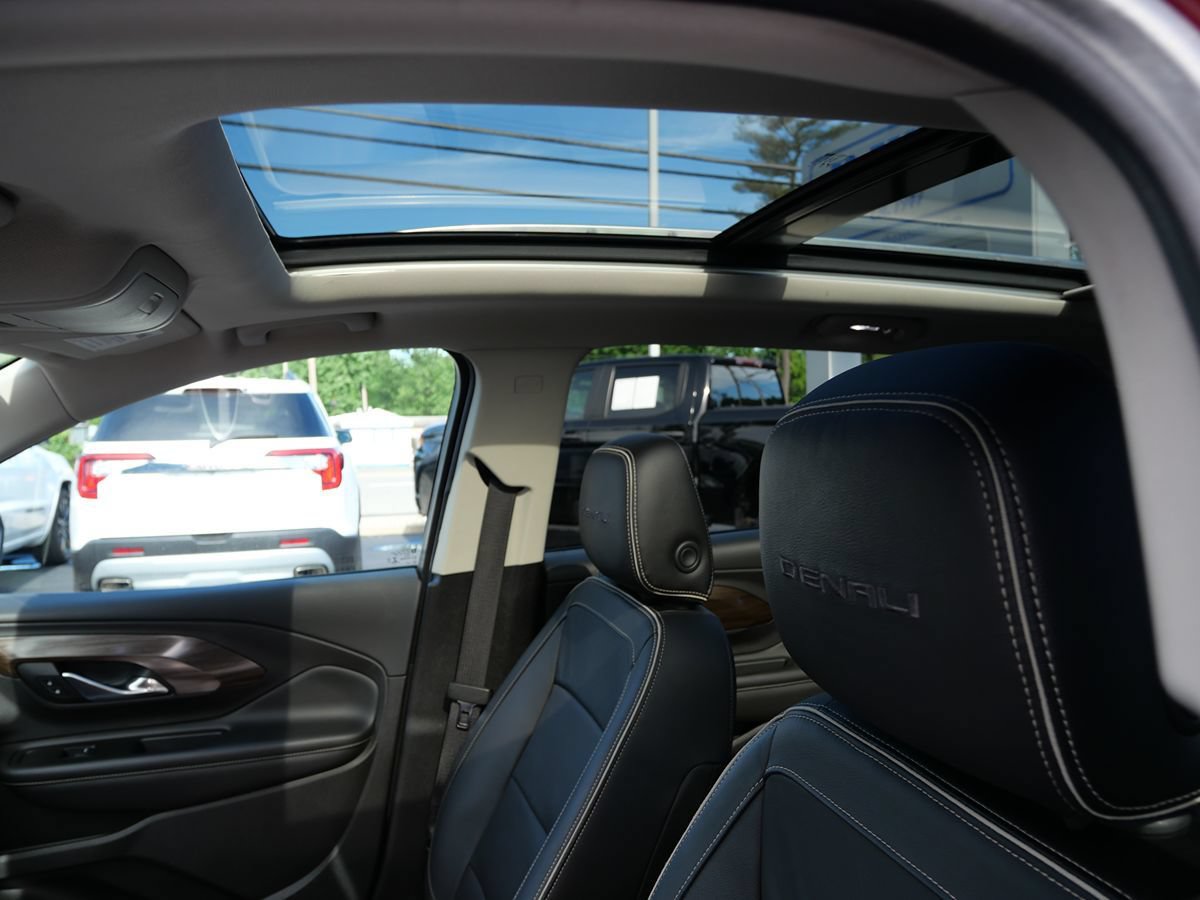 Used 2018 GMC Terrain Denali w/ Advanced Safety Package AWD/4WD image 11