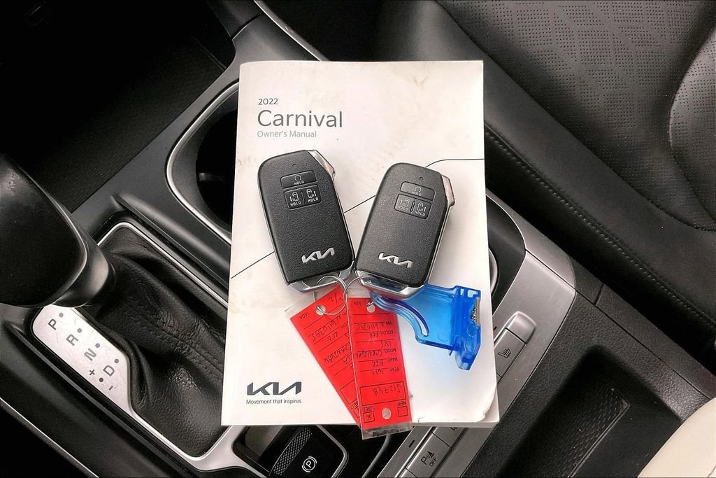 Used 2022 Kia Carnival LX w/ Paint Protection Package FWD image 15