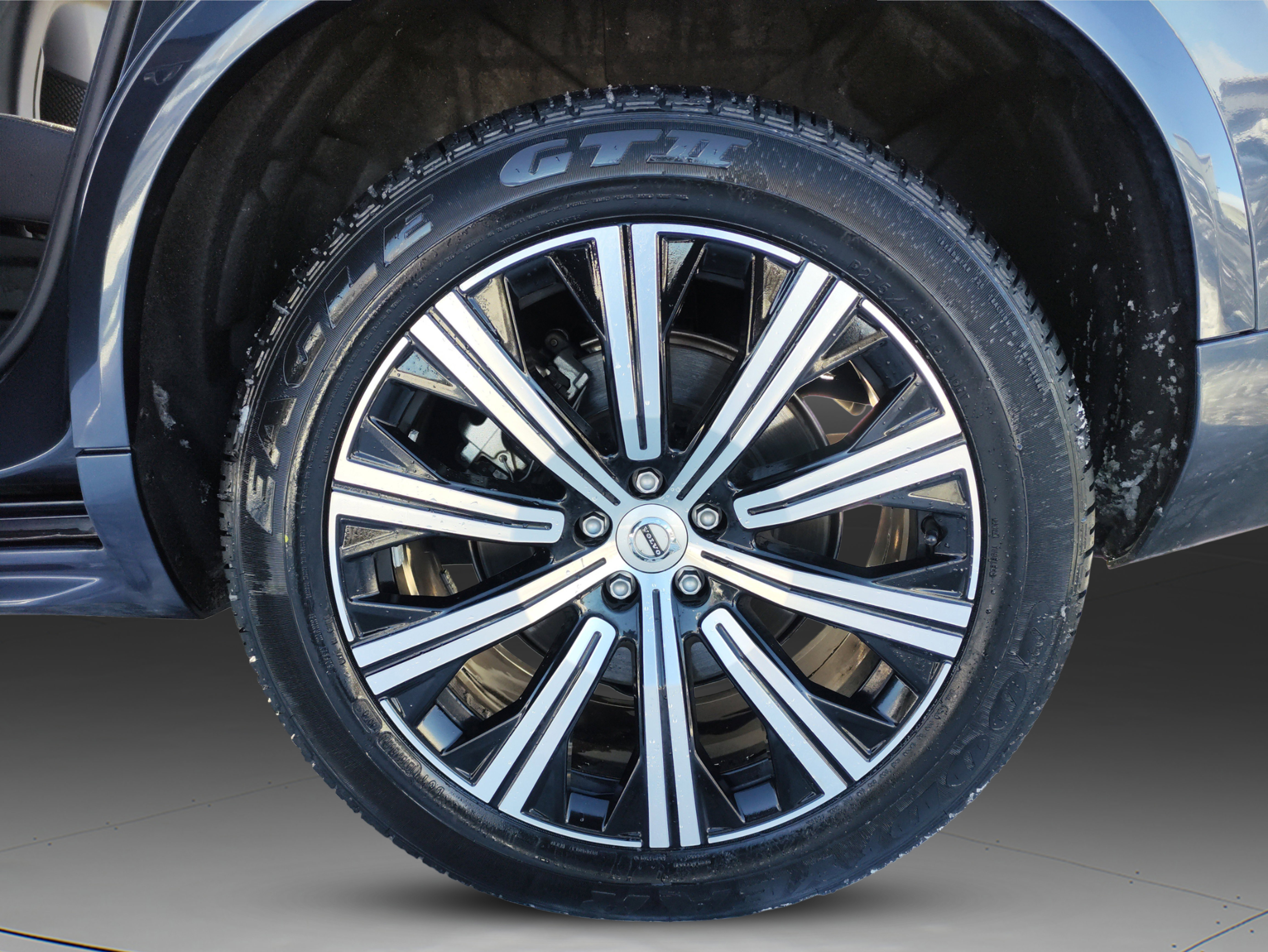 Used 2023 Volvo XC90 B5 Plus image 12