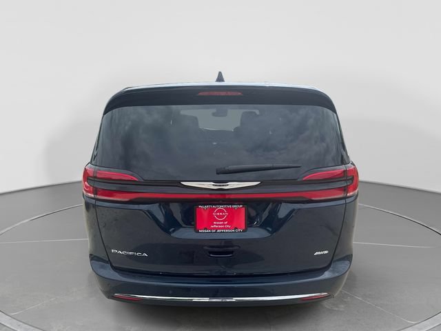 Used 2025 Chrysler Pacifica Select AWD/4WD image 7
