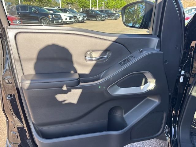 Used 2025 Nissan Frontier SV w/ SV Convenience Package RWD image 7