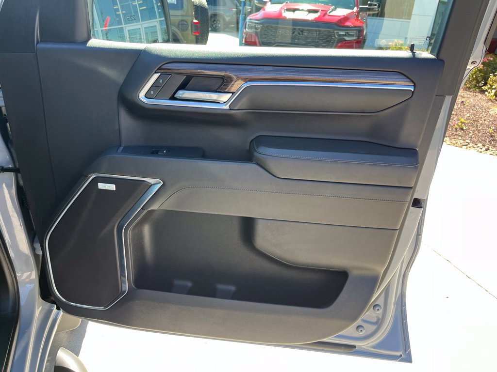 Used 2024 Chevrolet Silverado 1500 RST AWD/4WD image 30