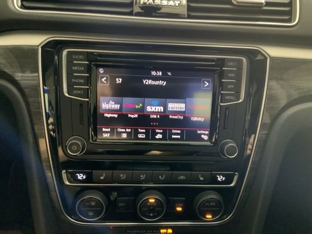 Used 2018 Volkswagen Passat 2.0T SE FWD image 18