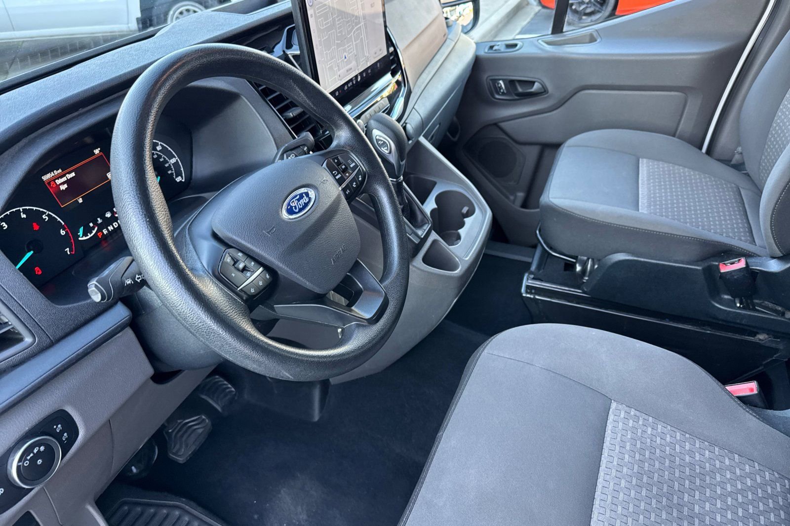 Used 2023 Ford Transit 350 XLT image 9