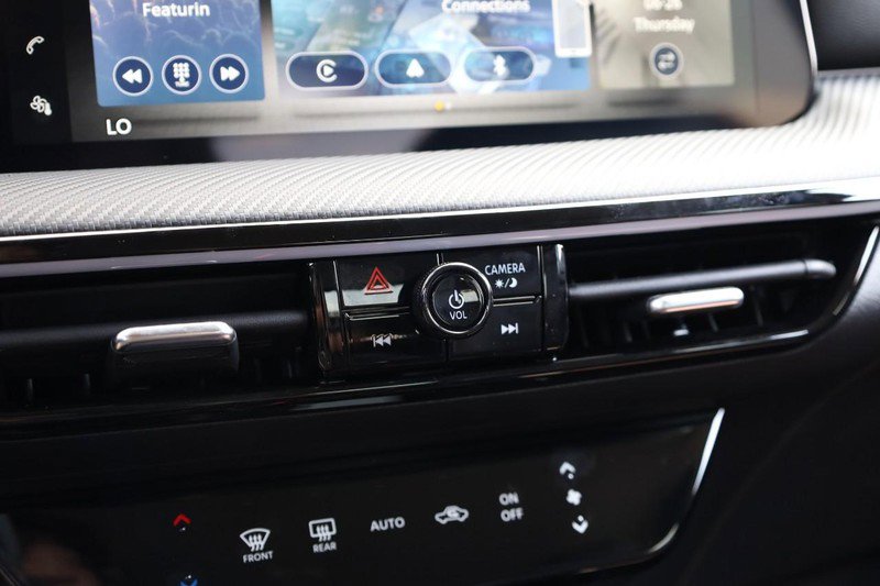 New 2025 Nissan Kicks SR image 15