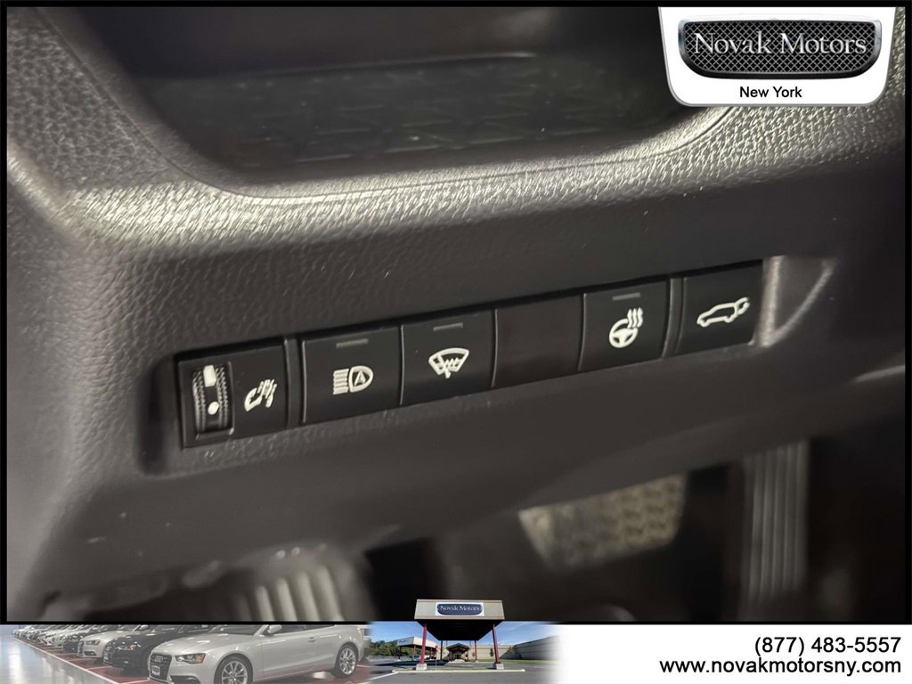 Used 2022 Toyota RAV4 XLE Premium image 16