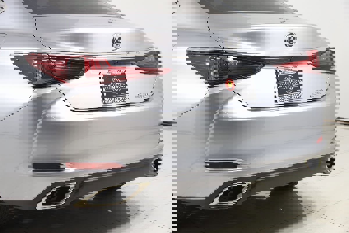 Used 2024 Lexus ES 350 w/ Accessory Package (Z2) image 22