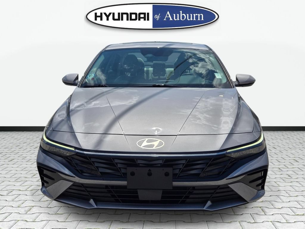 Certified 2025 Hyundai Elantra Limited FWD image 11