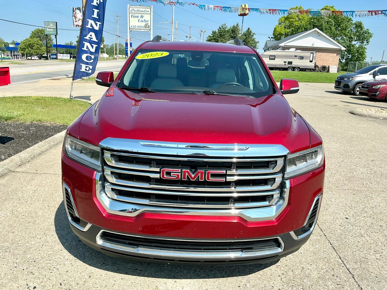 Used 2023 GMC Acadia SLT FWD image 2