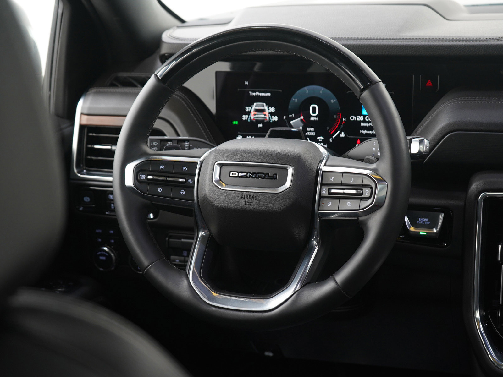 Used 2025 GMC Yukon Denali w/ Denali Reserve Package image 17