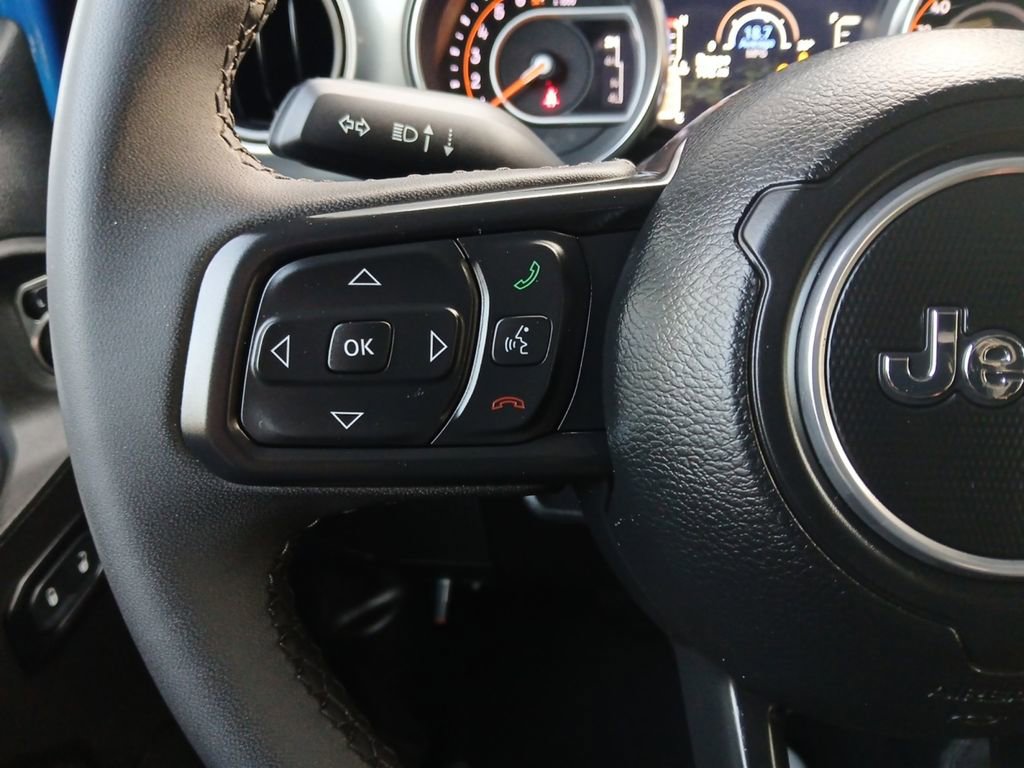 Used 2023 Jeep Gladiator Sport AWD/4WD image 11
