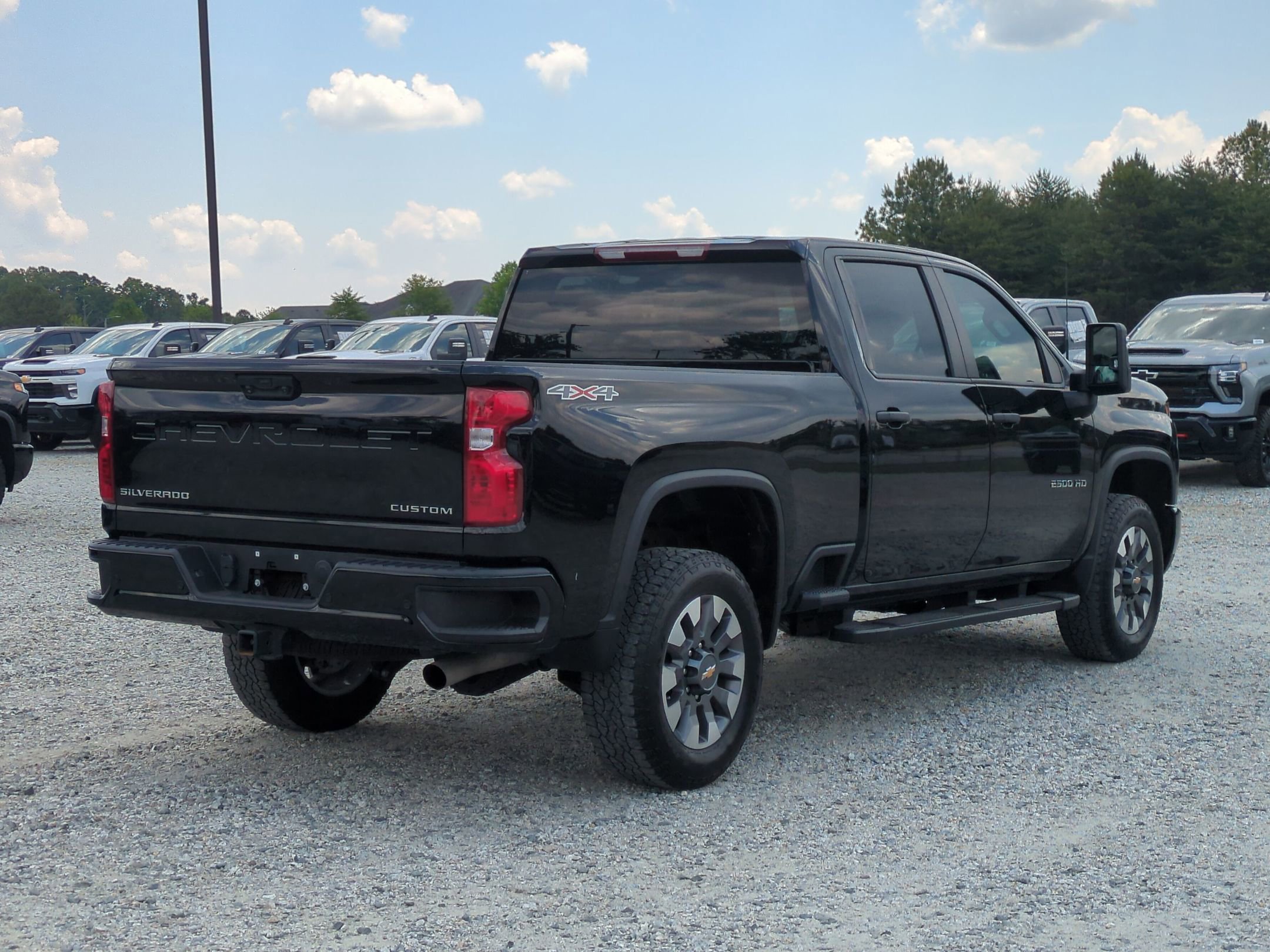 Used 2024 Chevrolet Silverado 2500 Custom w/ Custom Value Package AWD/4WD image 10
