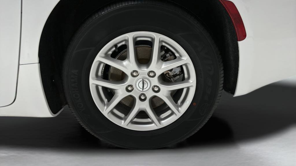 Used 2023 Chrysler Voyager LX FWD image 8