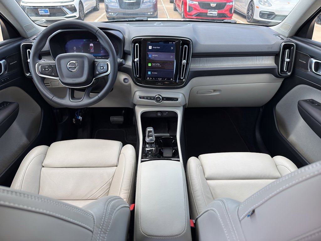 Used 2023 Volvo XC40 B4 Ultimate FWD image 13