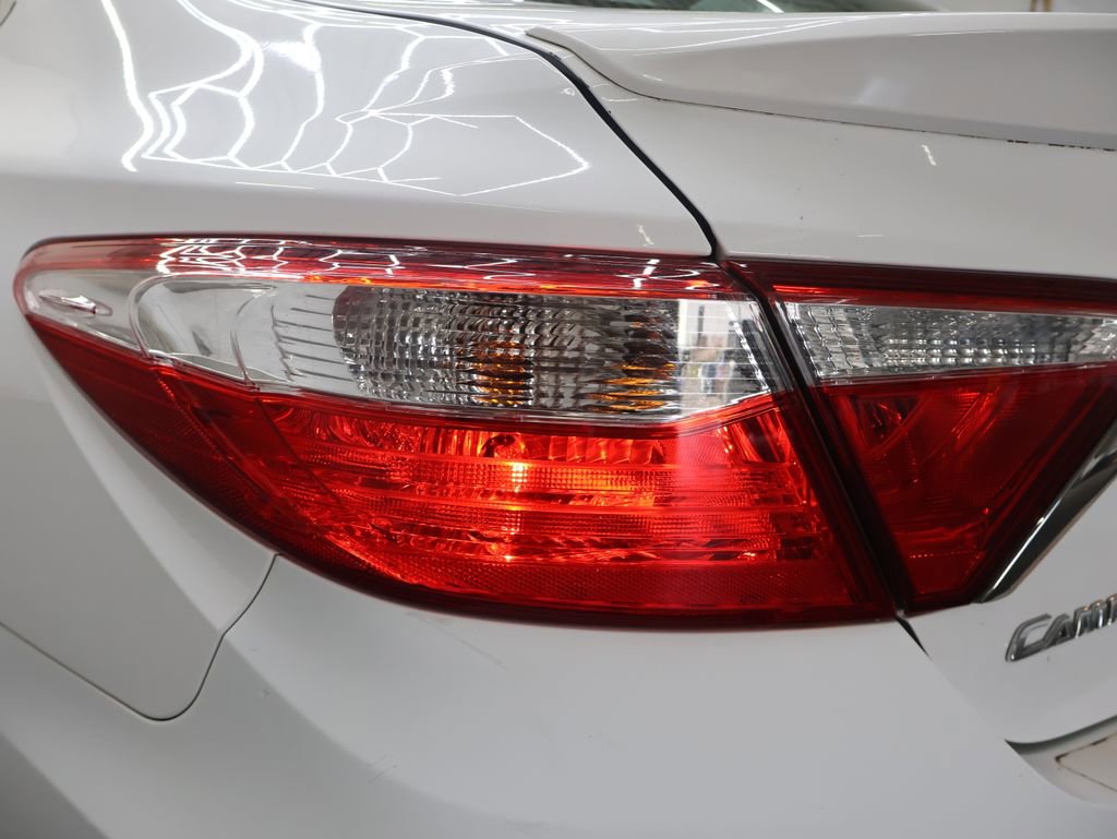 Used 2015 Toyota Camry SE FWD image 36