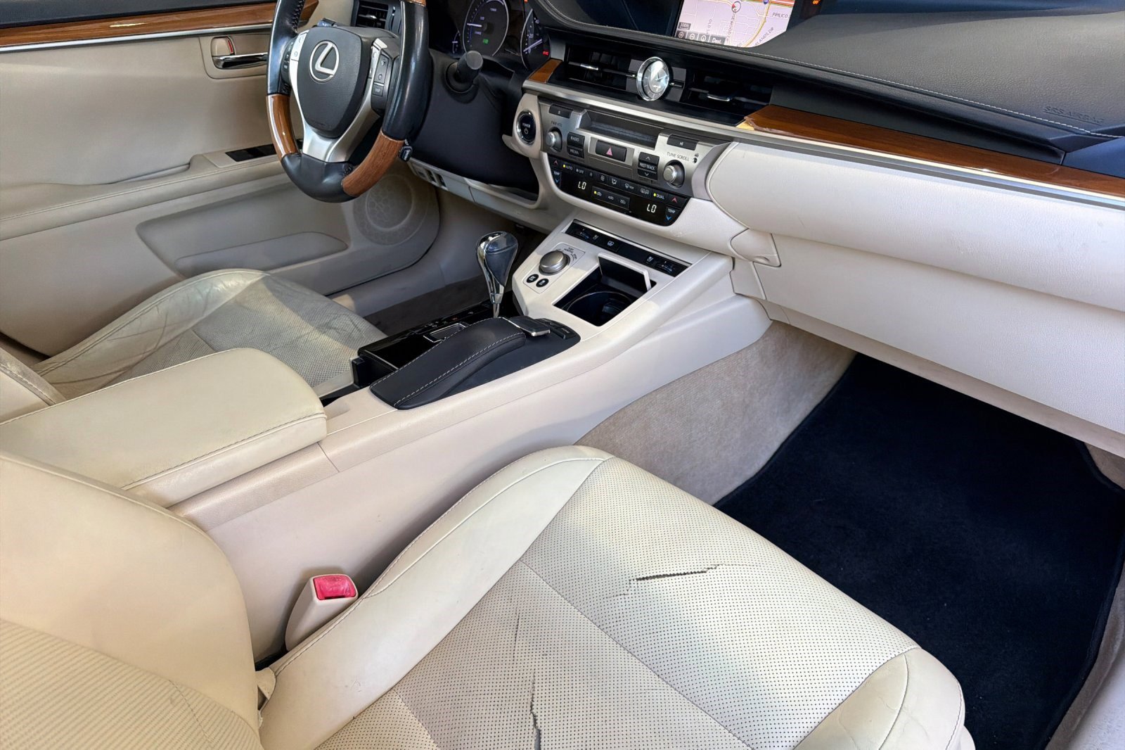 Used 2015 Lexus ES 300h w/ Navigation System Package FWD image 19