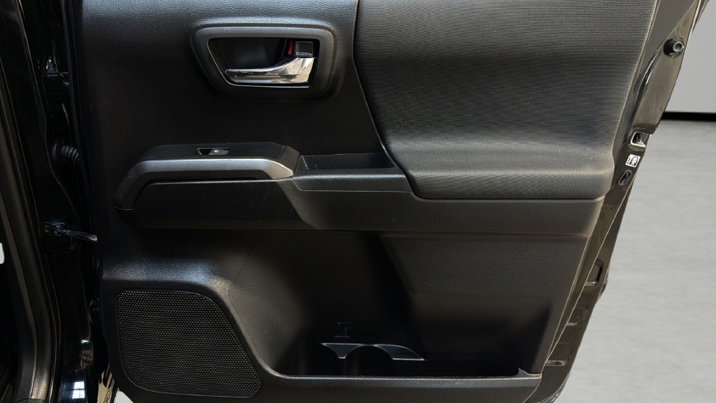Used 2019 Toyota Tacoma SR5 AWD/4WD image 13