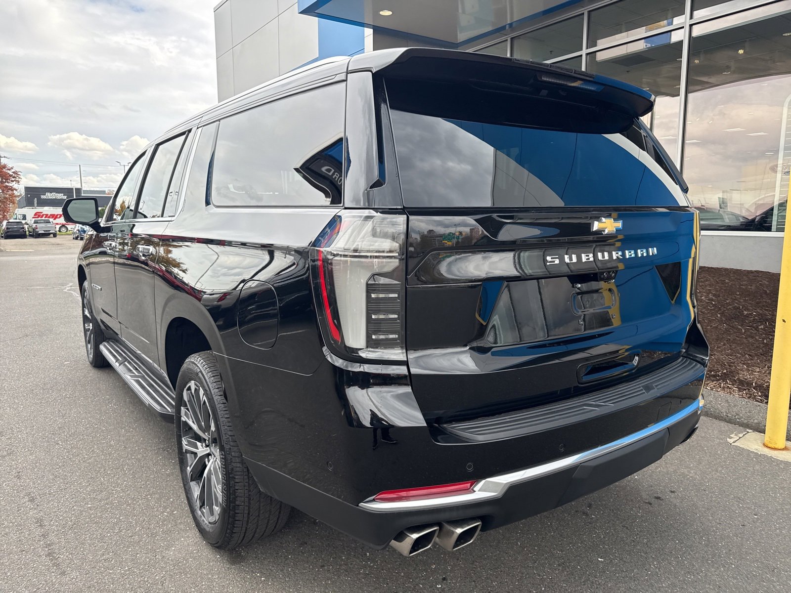 New 2025 Chevrolet Suburban High Country image 8