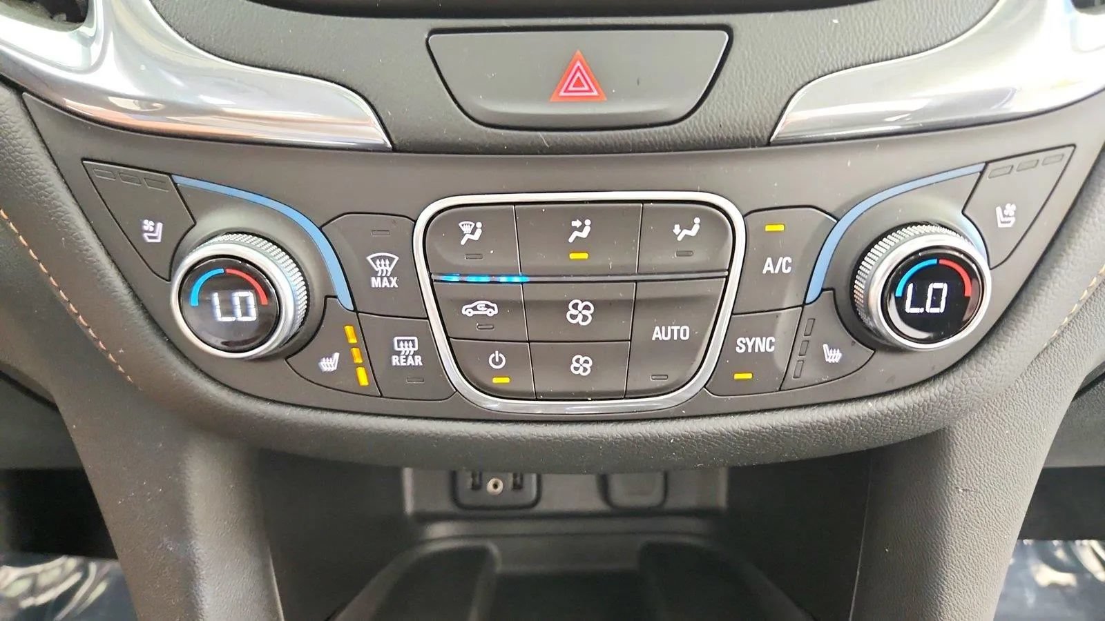 Used 2018 Chevrolet Equinox Premier AWD/4WD image 22