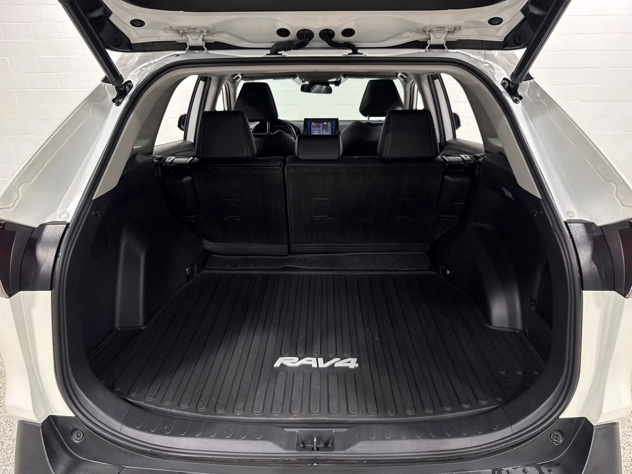 Used 2021 Toyota RAV4 XLE Premium AWD/4WD image 70