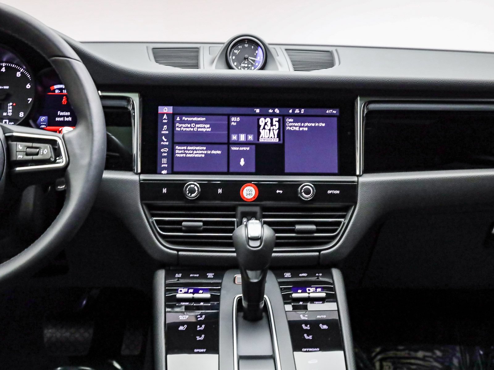 Certified 2026 Porsche Macan AWD/4WD image 17