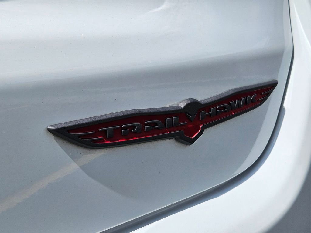Used 2025 Jeep Compass Trailhawk AWD/4WD image 12