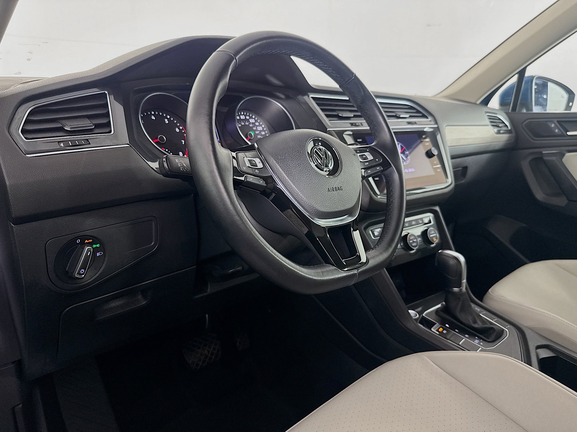 Used 2019 Volkswagen Tiguan SE FWD image 21