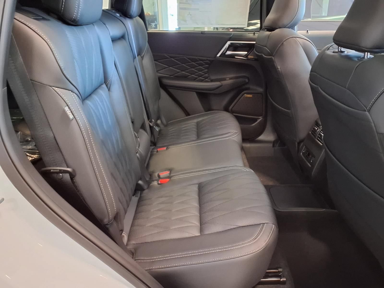 New 2026 Mitsubishi Outlander 4WD Plug-In Hybrid image 14