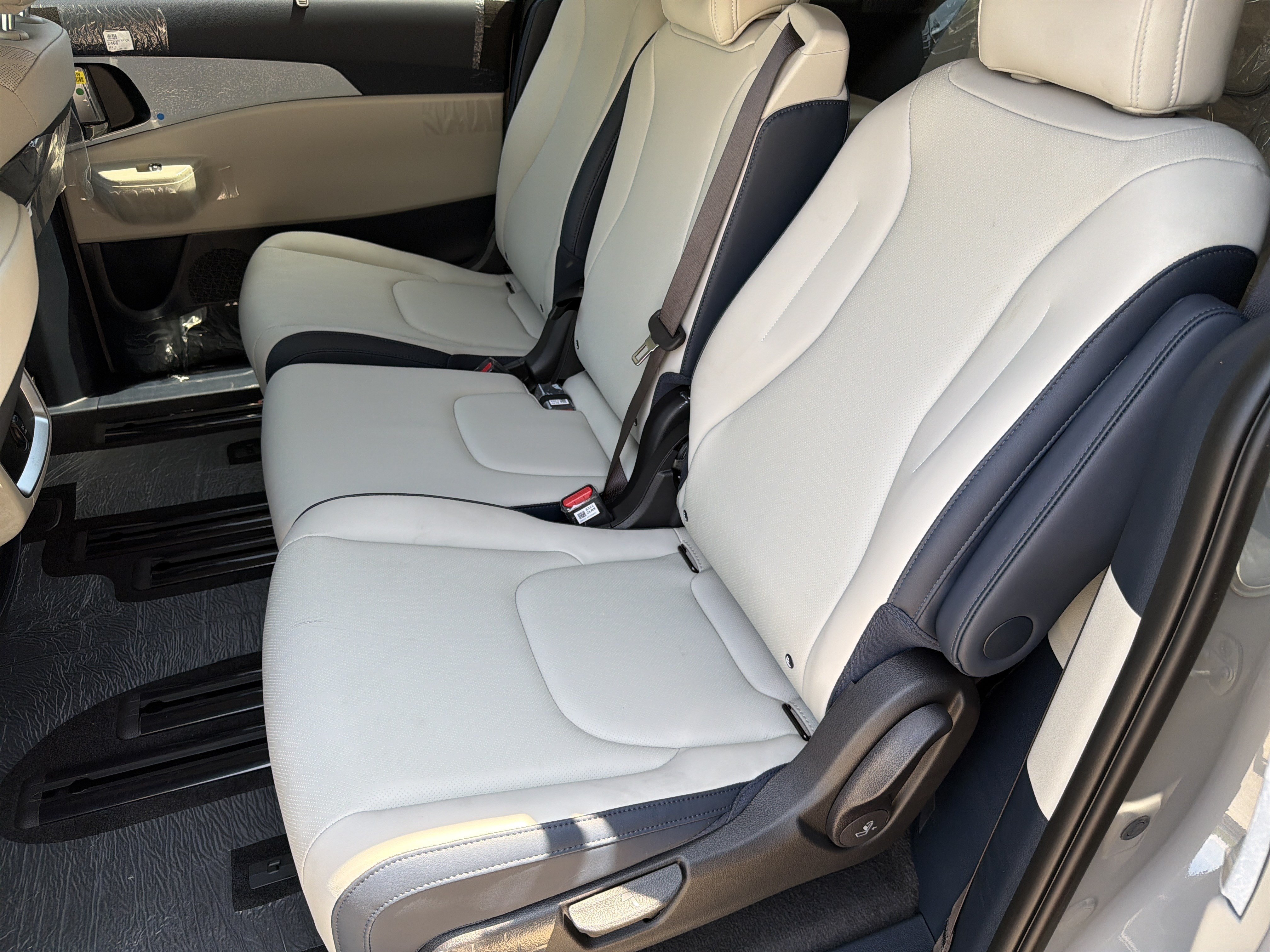New 2026 Kia Carnival EX FWD image 19