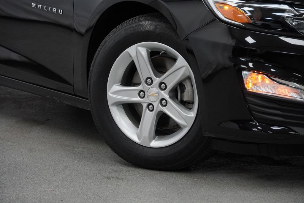 Used 2022 Chevrolet Malibu LS FWD image 4