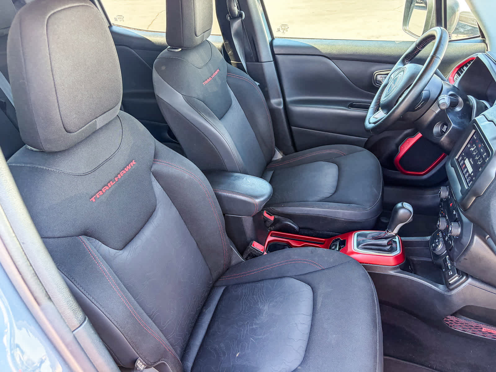 Used 2018 Jeep Renegade Trailhawk w/ Cold Weather Group II image 15