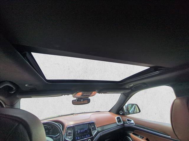 Used 2020 Jeep Grand Cherokee Summit AWD/4WD image 17