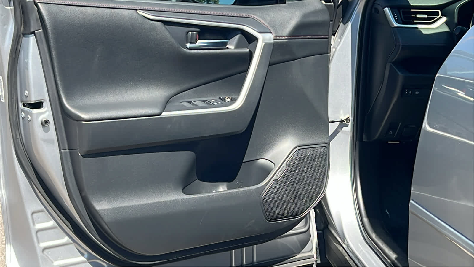 Used 2023 Toyota RAV4 XSE AWD/4WD image 23