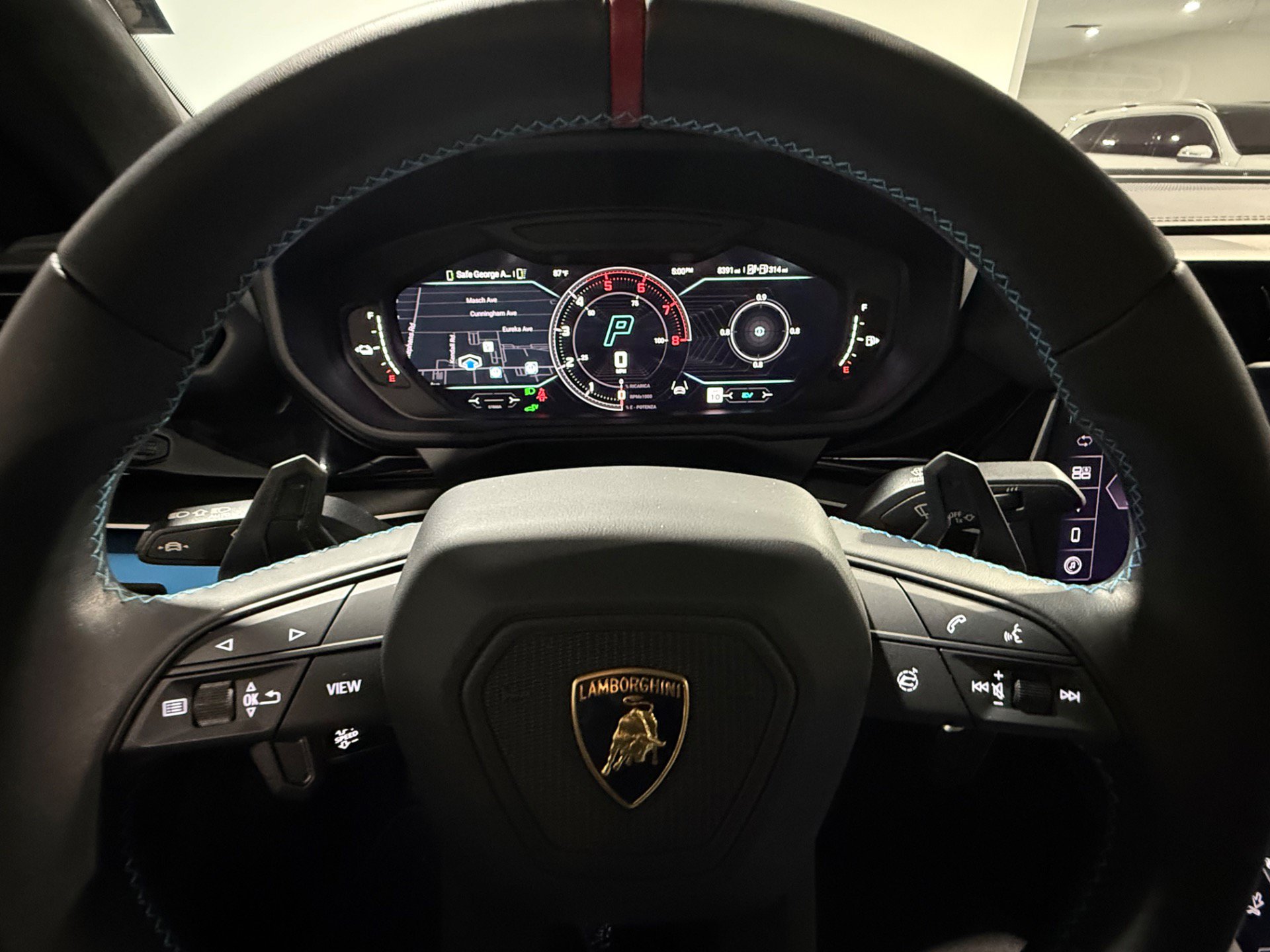 Used 2025 Lamborghini Urus SE AWD/4WD image 26