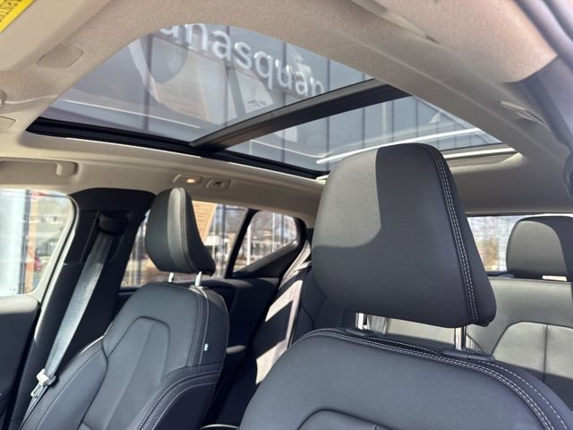 Certified 2025 Volvo XC40 B5 Plus image 26