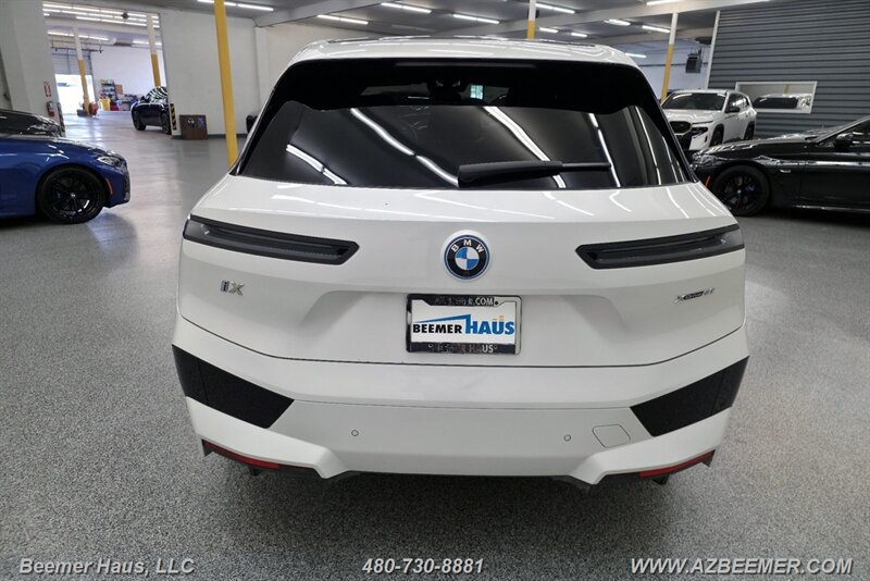 Used 2024 BMW iX xDrive50 w/ Sport Package AWD/4WD image 5
