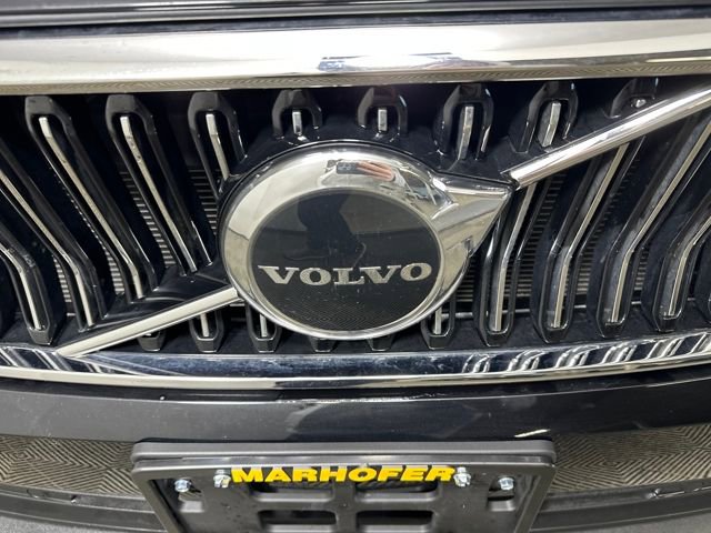 Used 2025 Volvo XC40 B5 Core image 9