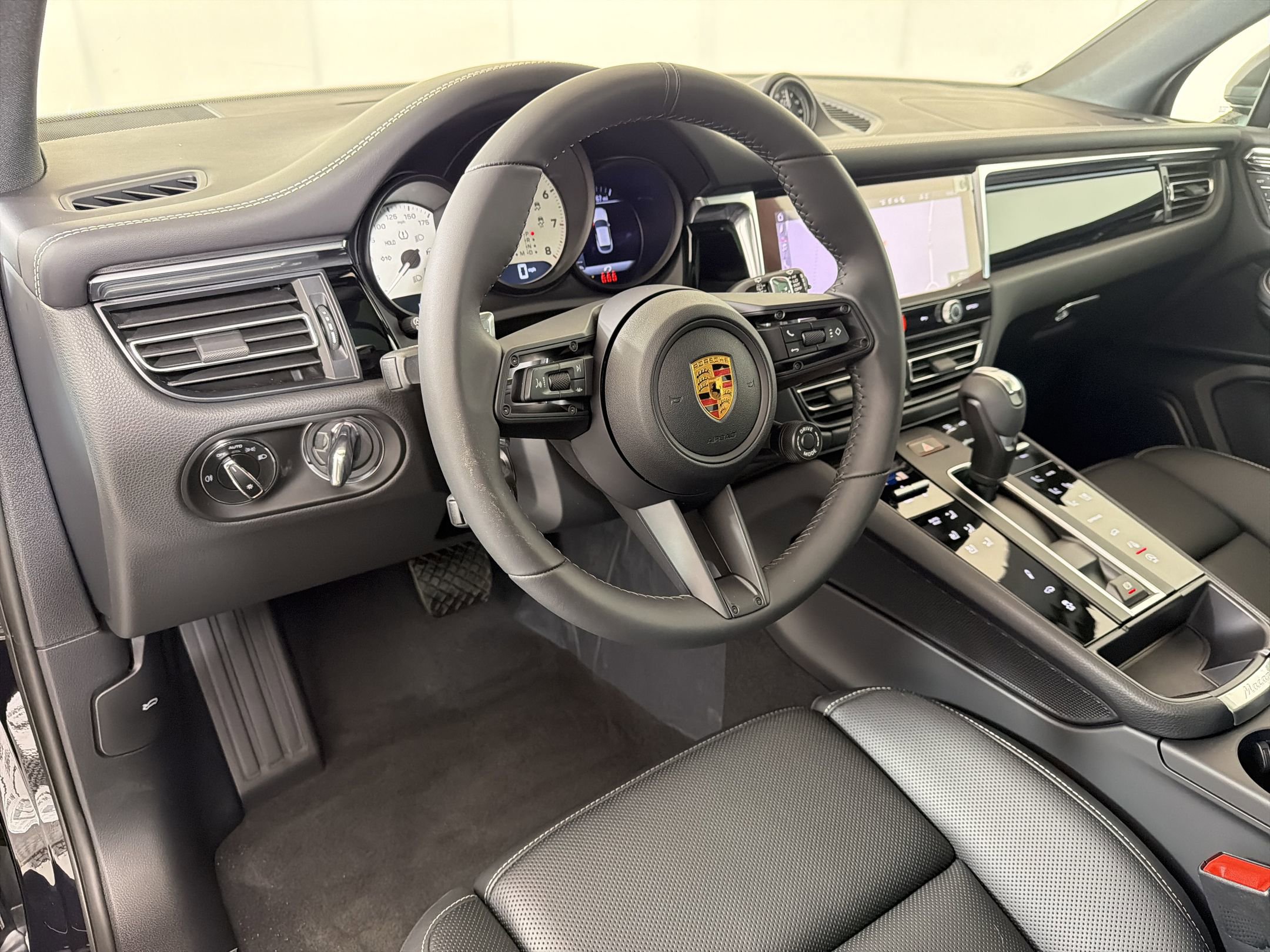 Used 2026 Porsche Macan Turbo AWD/4WD image 4