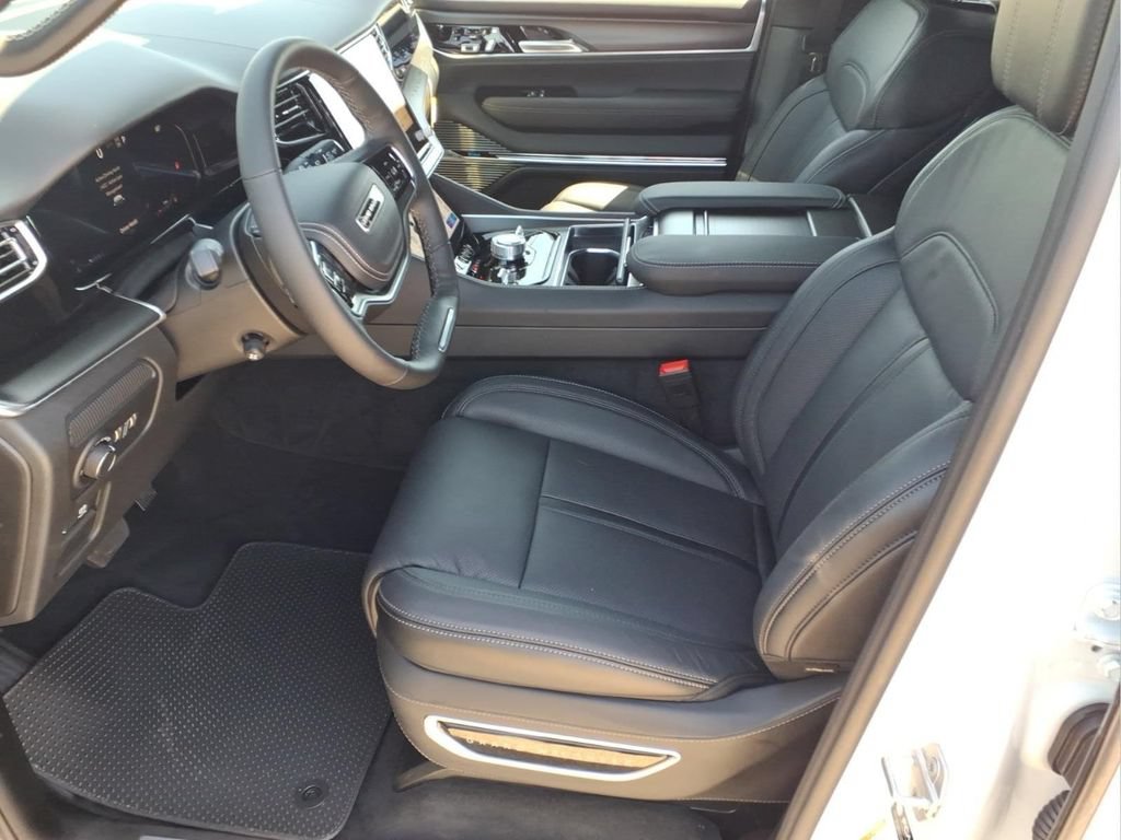 New 2026 Jeep Grand Wagoneer Summit w/ Premium Group III AWD/4WD image 9