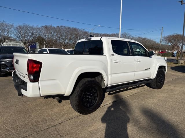 Used 2022 Toyota Tacoma SR5 w/ Technology Package image 5