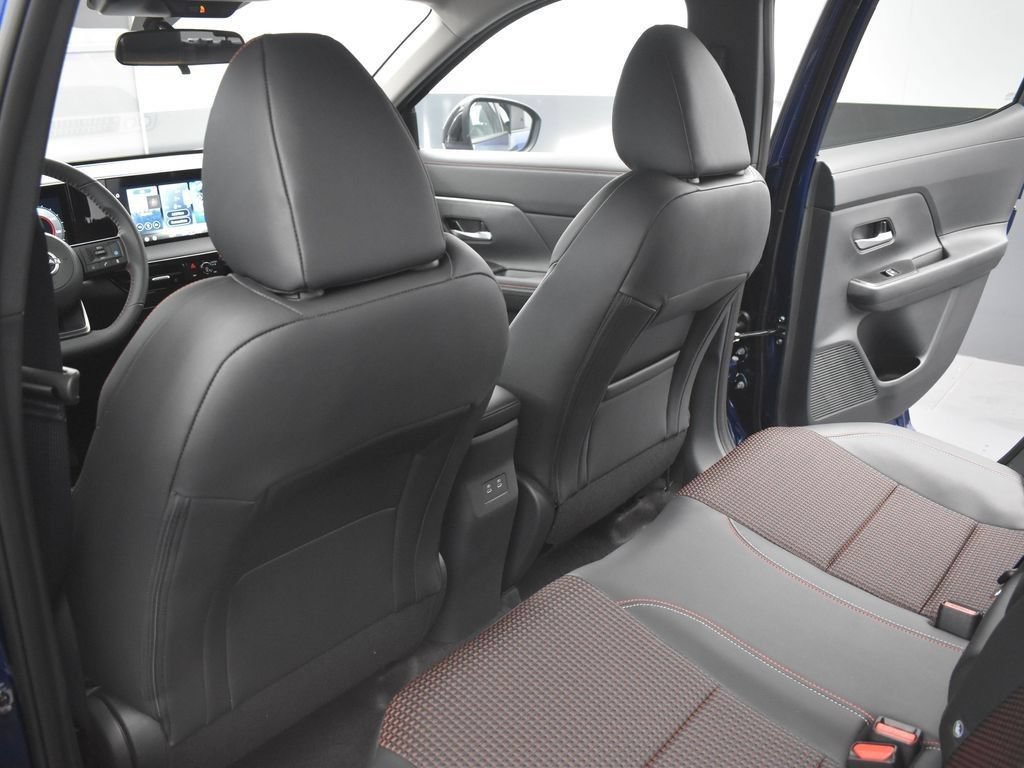 New 2026 Nissan Kicks SR w/ Cold Weather Package AWD/4WD image 14