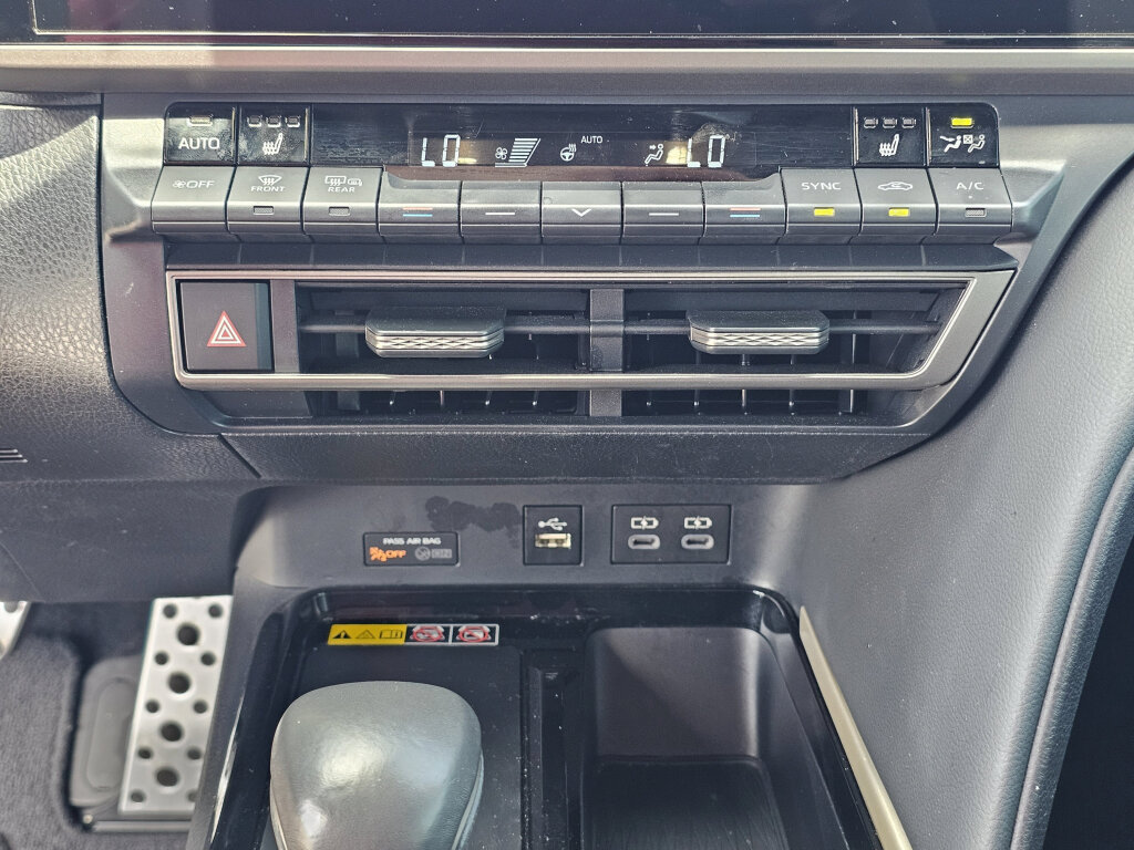 Used 2025 Toyota Camry XSE FWD image 34