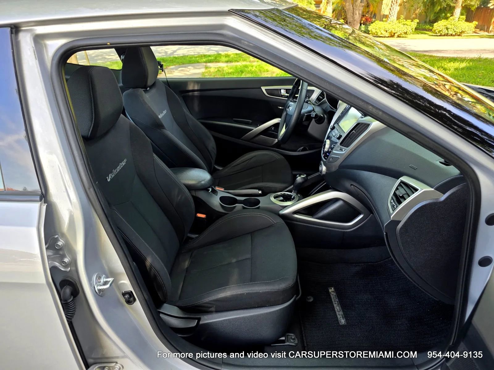 Used 2017 Hyundai Veloster Value Edition FWD image 19